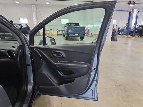 Used 2019 Chevrolet Trax LT w/ LT Convenience Package FWD image 30