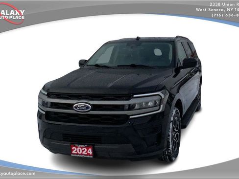 Used 2024 Ford Expedition XLT image 2