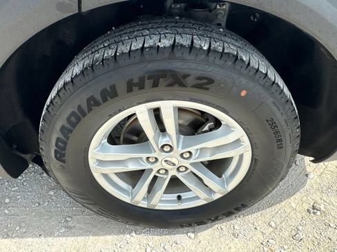 Used 2023 Ford Explorer XLT w/ Equipment Group 202A RWD image 11