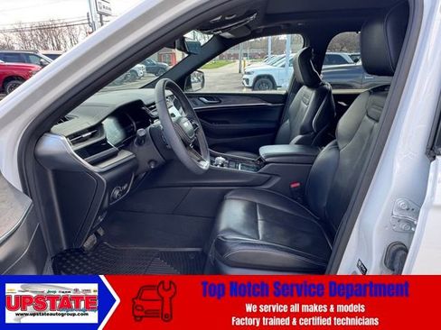 Used 2023 Jeep Grand Cherokee Overland w/ Luxury Tech Group IV AWD/4WD image 14