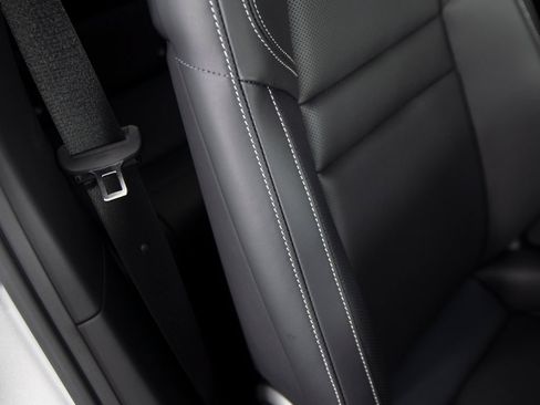 Certified 2024 Porsche 911 Carrera RWD image 40