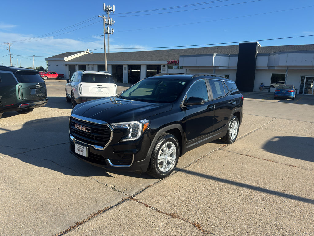 Used 2022 GMC Terrain SLE w/ Driver Convenience Package AWD/4WD image 2