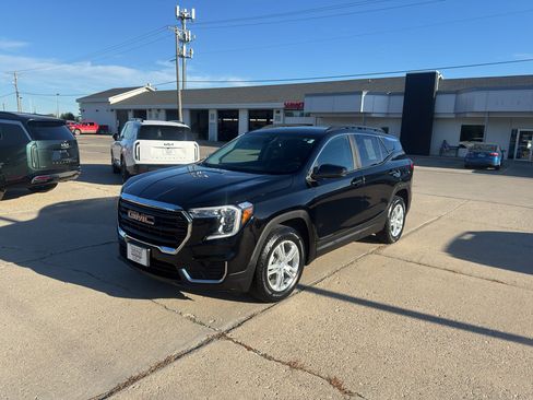 Used 2022 GMC Terrain SLE w/ Driver Convenience Package AWD/4WD image 2