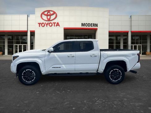 Used 2024 Toyota Tacoma TRD Sport RWD image 7