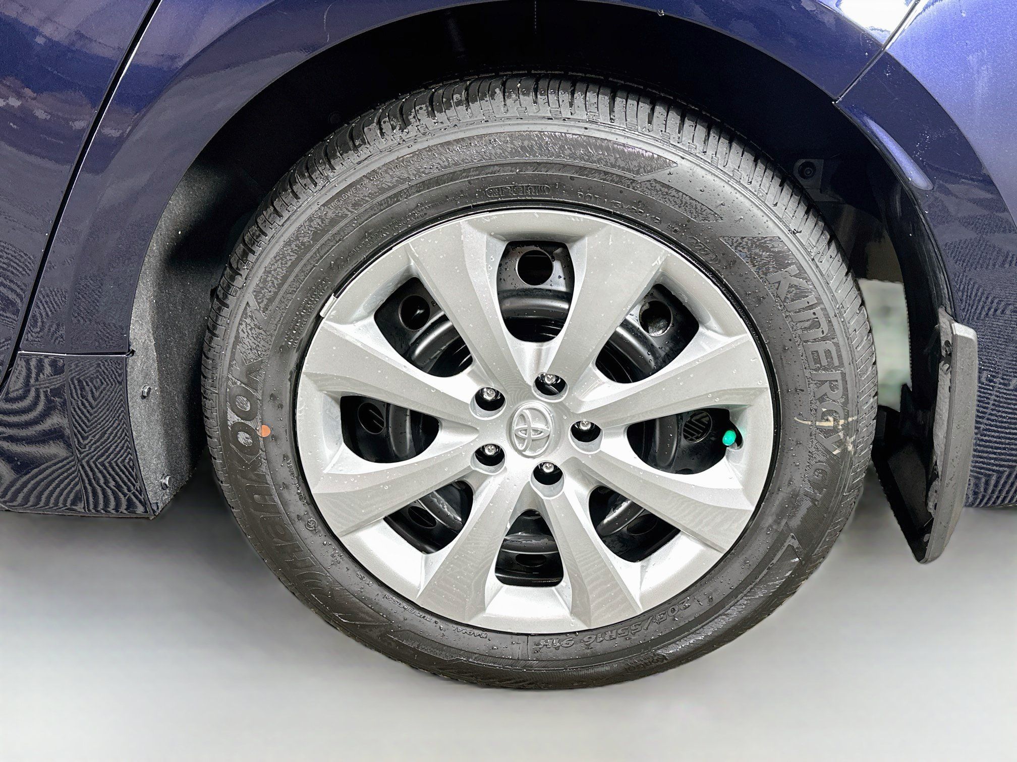 Used 2025 Toyota Corolla LE FWD image 28