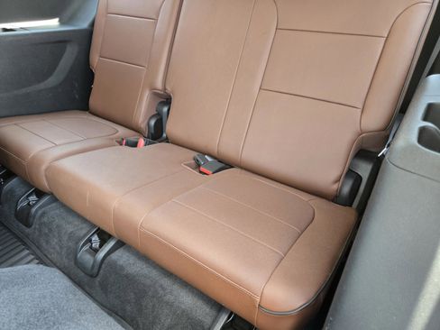 Used 2018 Chevrolet Traverse High Country AWD/4WD image 11