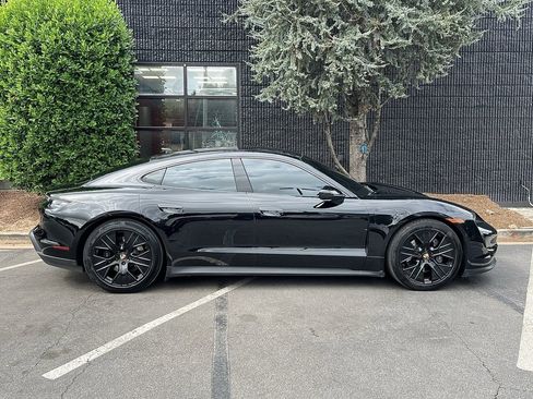 Used 2021 Porsche Taycan image 18