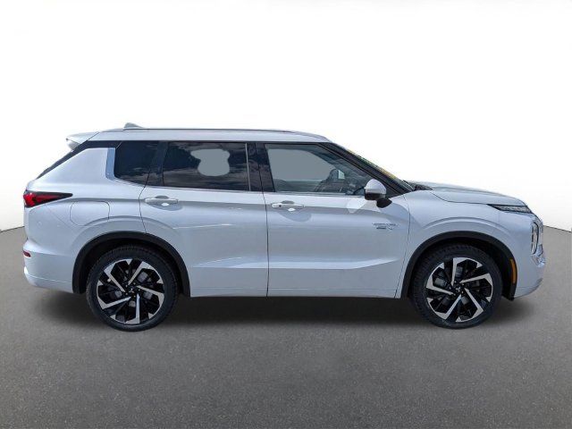 Used 2023 Mitsubishi Outlander SEL 40th Anniversary AWD/4WD image 2