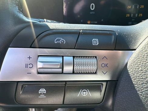 Used 2024 Hyundai Kona Limited FWD image 30