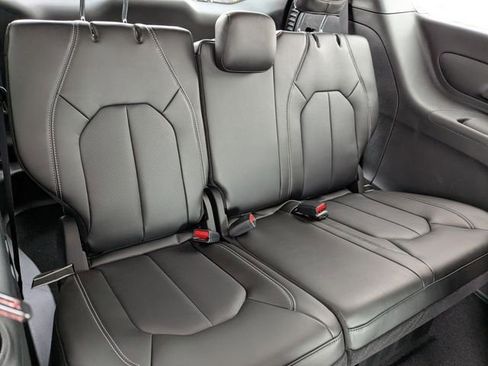 New 2026 Chrysler Pacifica Select image 12