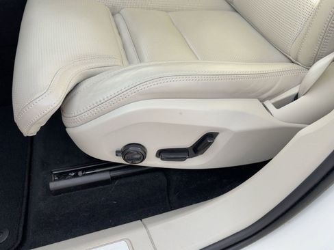 Certified 2023 Volvo XC60 B5 Ultimate w/ Protection Package Premier image 14