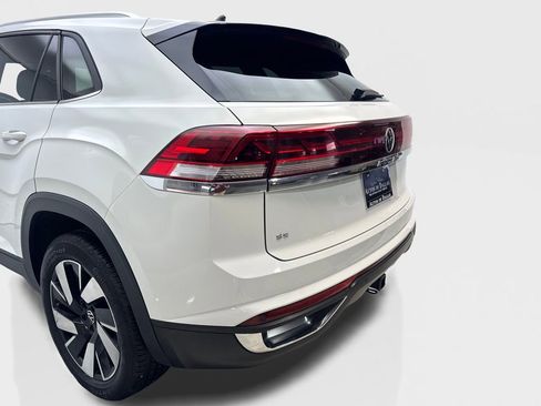 Used 2025 Volkswagen Atlas Cross Sport SE AWD/4WD image 19
