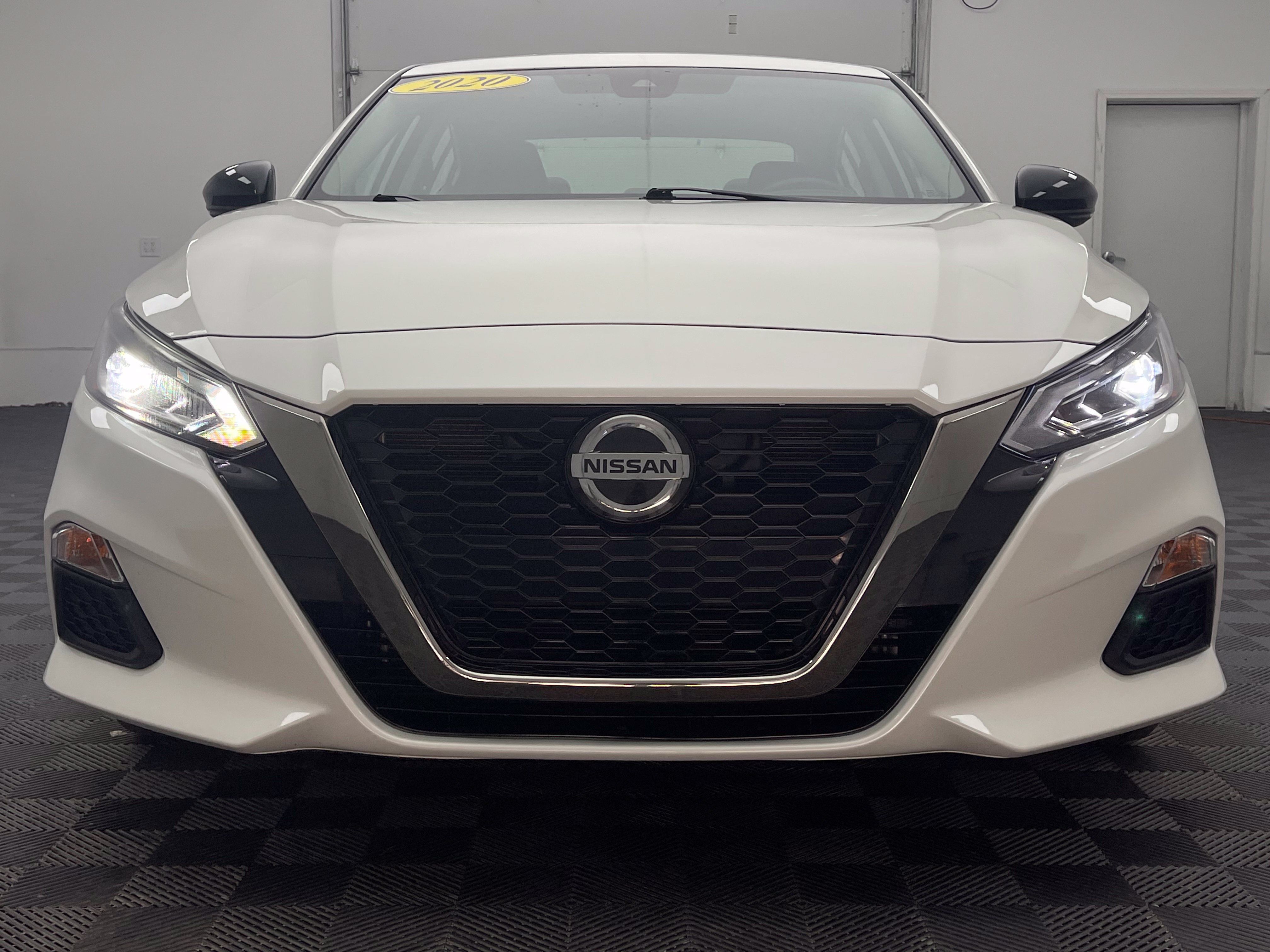 Used 2020 Nissan Altima 2.5 SR w/ Premium Package FWD image 13