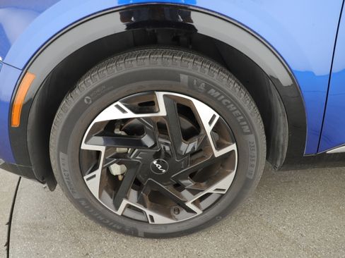 Used 2023 Kia Sportage SX image 2