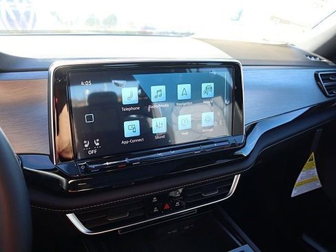 Certified 2025 Volkswagen Atlas Cross Sport SE image 12