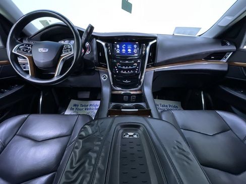 Used 2017 Cadillac Escalade ESV Premium Luxury AWD/4WD image 17