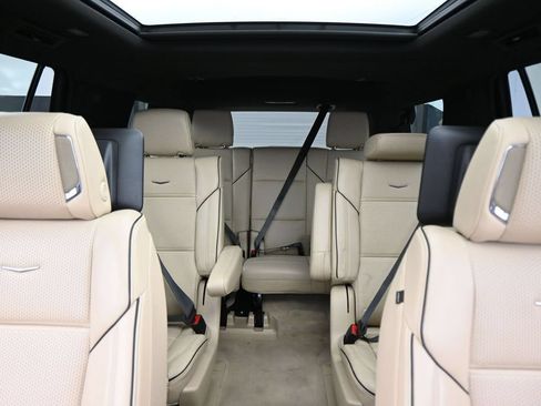 Used 2023 Cadillac Escalade Premium Luxury AWD/4WD image 29