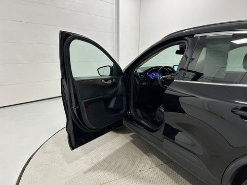 Used 2020 Ford Escape Titanium AWD/4WD image 24