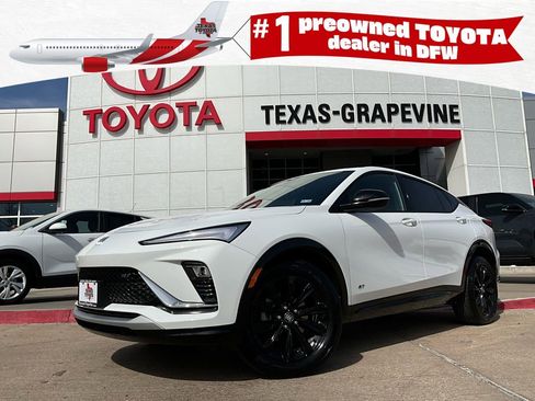 Used 2025 Buick Envista Sport Touring image 1