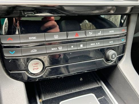 Used 2017 Jaguar F-PACE Prestige image 41