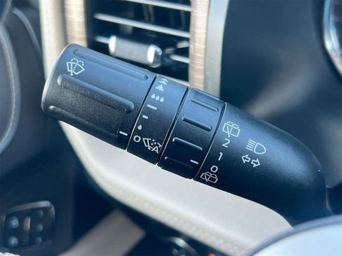 Used 2022 Ford Expedition Max Limited image 25