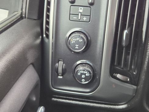 Used 2018 Chevrolet Silverado 1500 LT w/ Texas Edition image 30