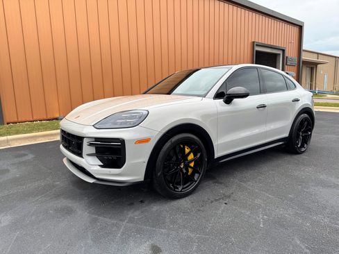 Used 2024 Porsche Cayenne Turbo GT AWD/4WD image 9