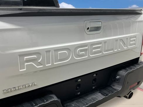 New 2026 Honda Ridgeline Black Edition image 9