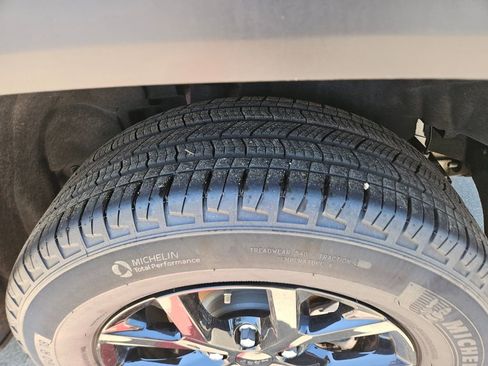 Used 2025 Jeep Grand Cherokee Altitude AWD/4WD image 26