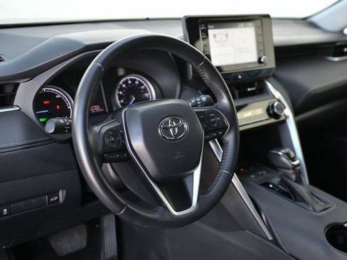 Used 2022 Toyota Venza LE image 20
