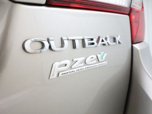 Used 2017 Subaru Outback 2.5i Premium AWD/4WD image 25