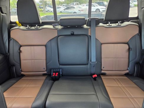 Used 2023 Chevrolet Silverado 1500 High Country w/ Z71 Off-Road Package image 24