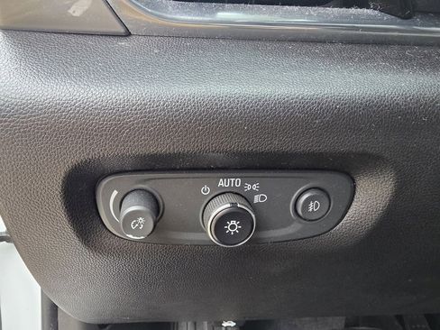 Used 2019 Chevrolet Traverse LT image 12