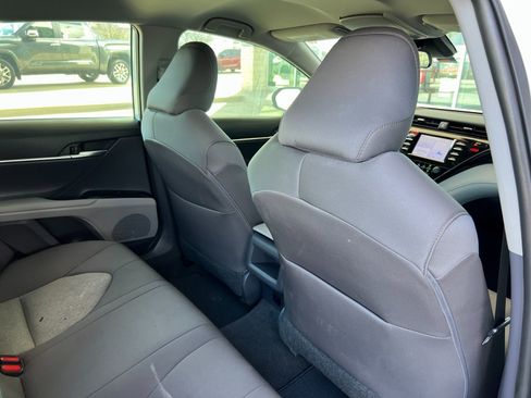 Used 2019 Toyota Camry LE image 9