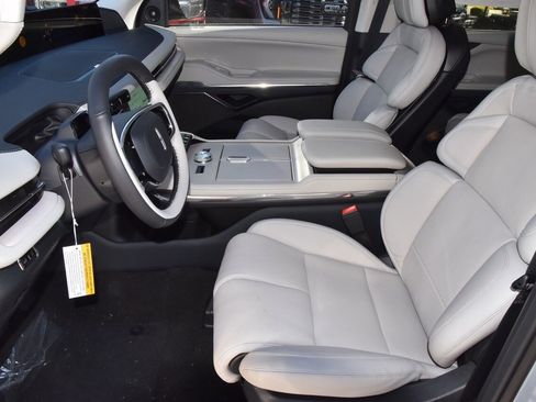 New 2025 Lincoln Navigator Reserve image 13