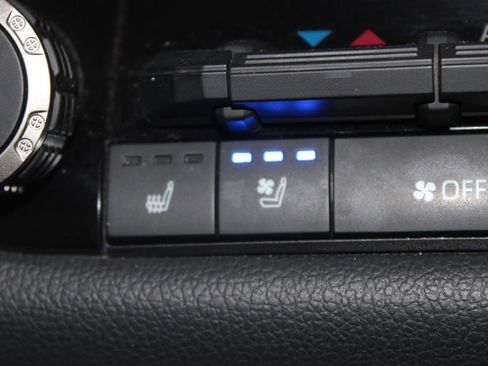 Used 2024 Toyota Tundra Limited AWD/4WD image 31