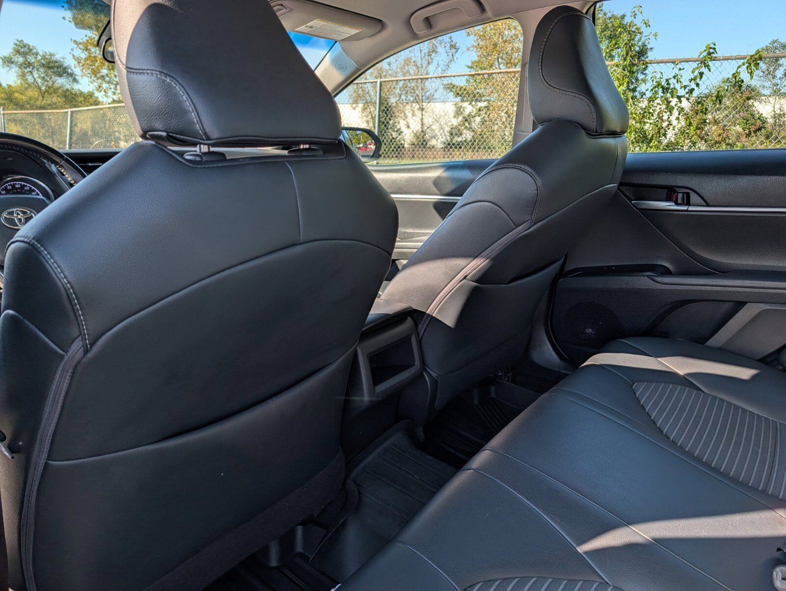 Used 2019 Toyota Camry SE FWD image 18