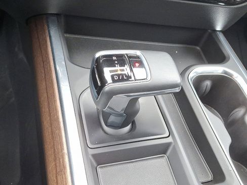 Used 2023 Chevrolet Silverado 1500 High Country image 16