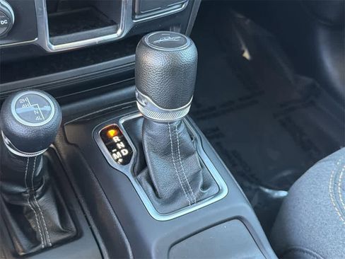 Used 2024 Jeep Gladiator Sport image 17