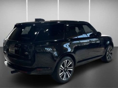 Used 2023 Land Rover Range Rover SE image 4