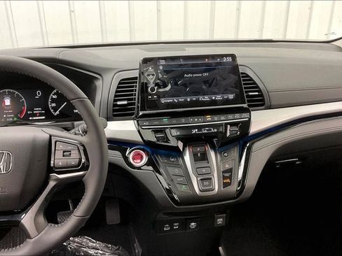 New 2026 Honda Odyssey Touring image 7