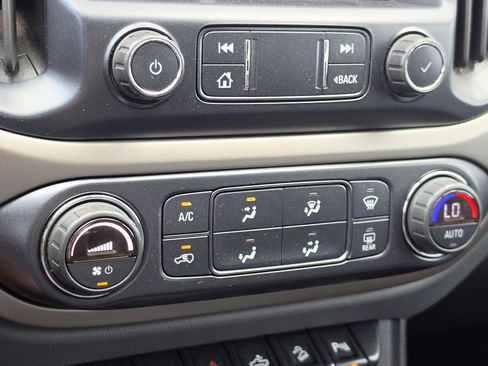 Used 2019 Chevrolet Colorado Z71 AWD/4WD image 21
