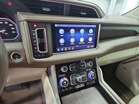 Used 2021 GMC Yukon Denali w/ Denali Premium Package AWD/4WD image 13