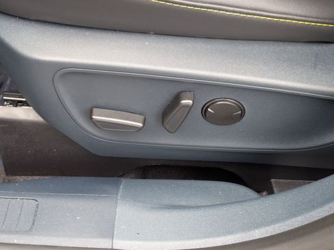 Certified 2025 Ford Maverick Lobo image 13