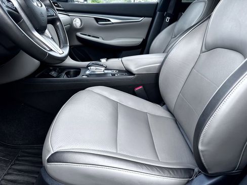 Used 2023 INFINITI QX50 Luxe w/ Accent Package image 18