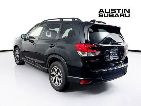 Used 2023 Subaru Forester Premium AWD/4WD image 5