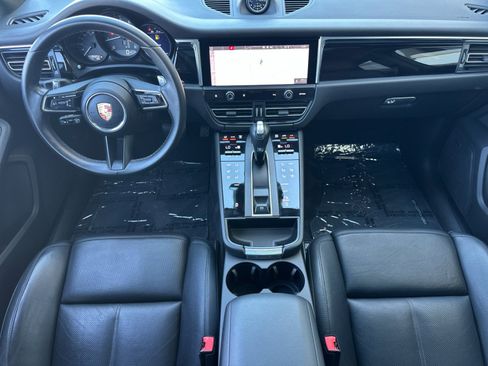 Certified 2024 Porsche Macan AWD/4WD image 6