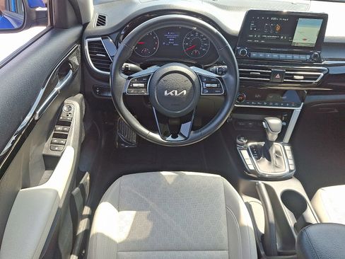 Used 2023 Kia Seltos EX image 12