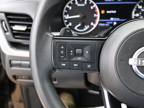 Used 2023 Nissan Rogue SV FWD image 18