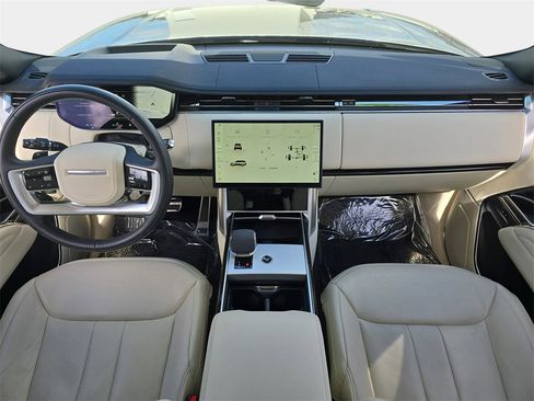 Certified 2024 Land Rover Range Rover Long Wheelbase SE image 9
